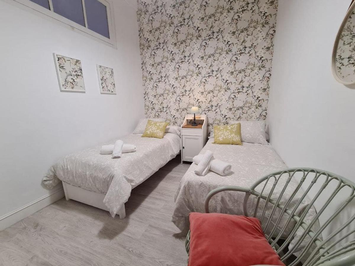 122A - Emblematica Vivienda En Playa San Lorenzo Gijon Bagian luar foto